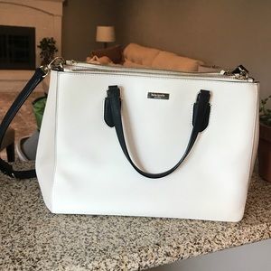White and tan kate spade purse tote.